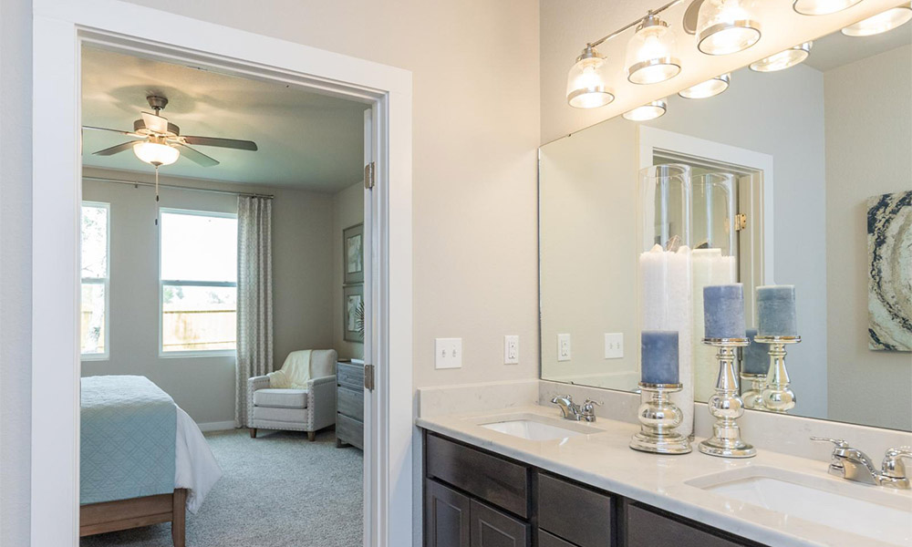 Pearl Floorplan Owners Suite Full Bathroom